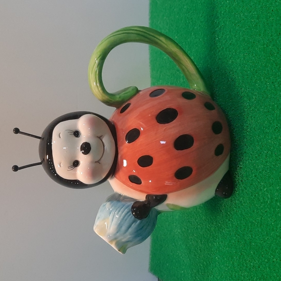 Decorative ladybug creamer - Picture 2 of 10
